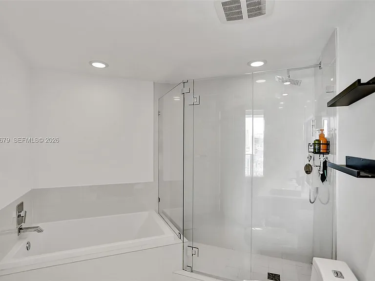 45 SW 9th St #2001 — Photo 14