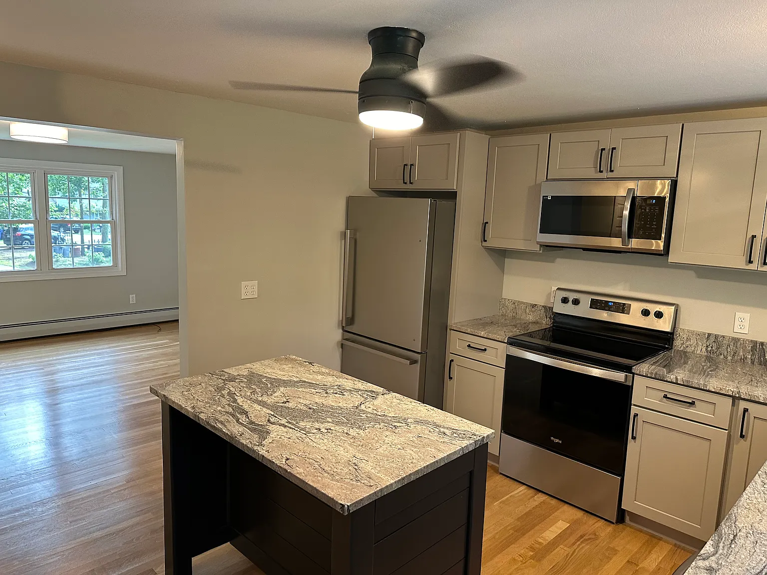 2 bed, 1000 sqft, $2,500 — Photo 2