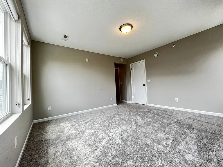 5228 Hampton St NE — Photo 19