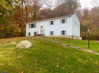 110 Countryside Dr, Hackettstown, NJ 07840
