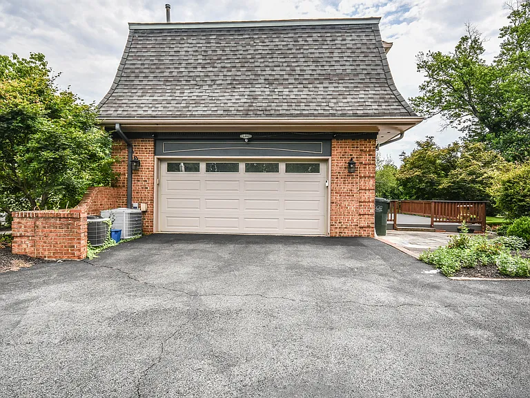 1211 Vinita Ln — Photo 62