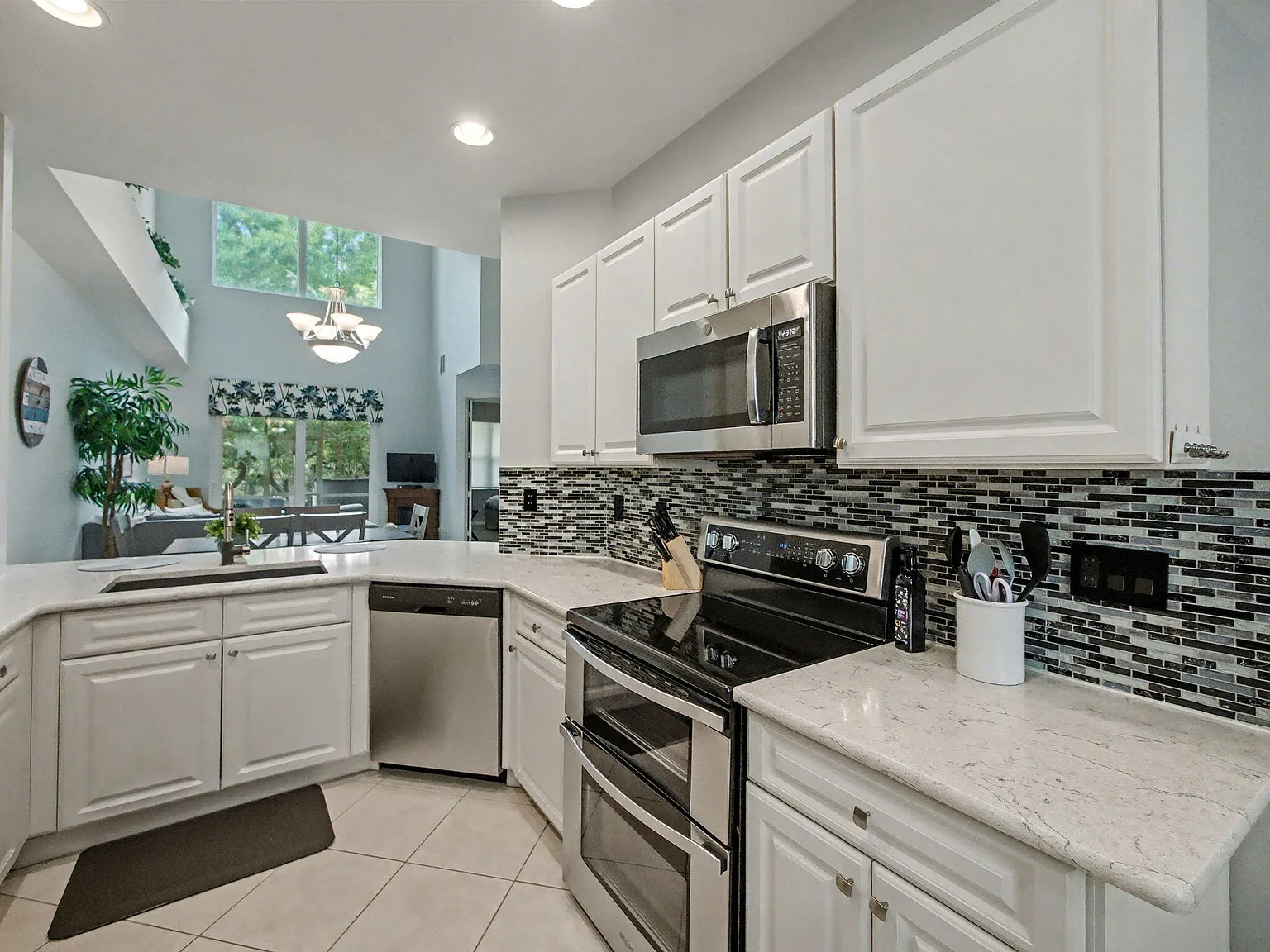 3 bed, 2.5 bath, 1973 sqft, $3,000 — Photo 4