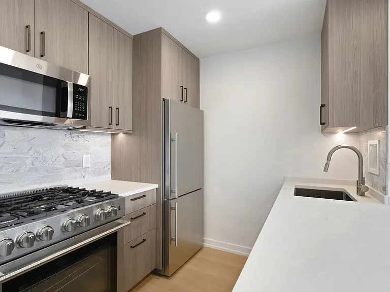 200 W 60th St #16A — Photo 11