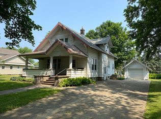 609 E Locust St, Lanark, IL 61046