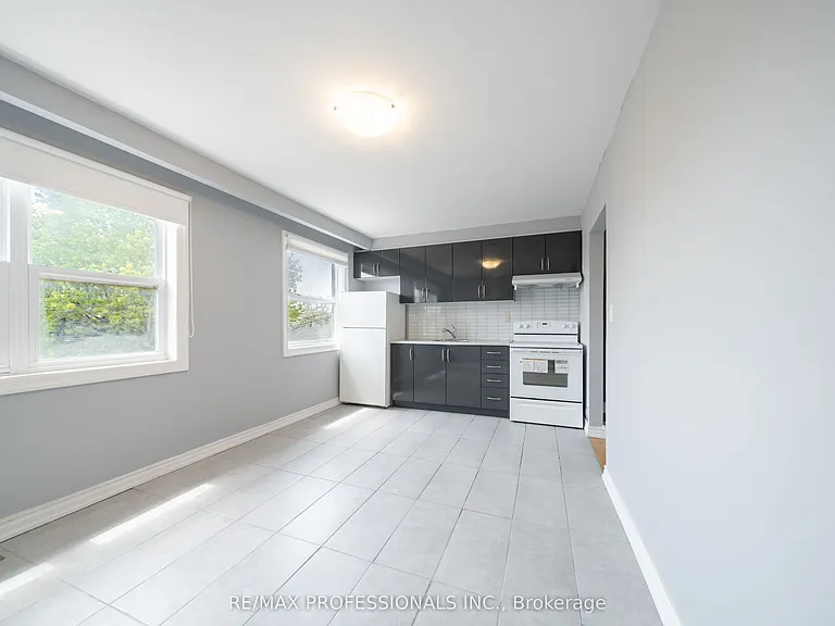 35A Bowie Ave #UPPER — Photo 8
