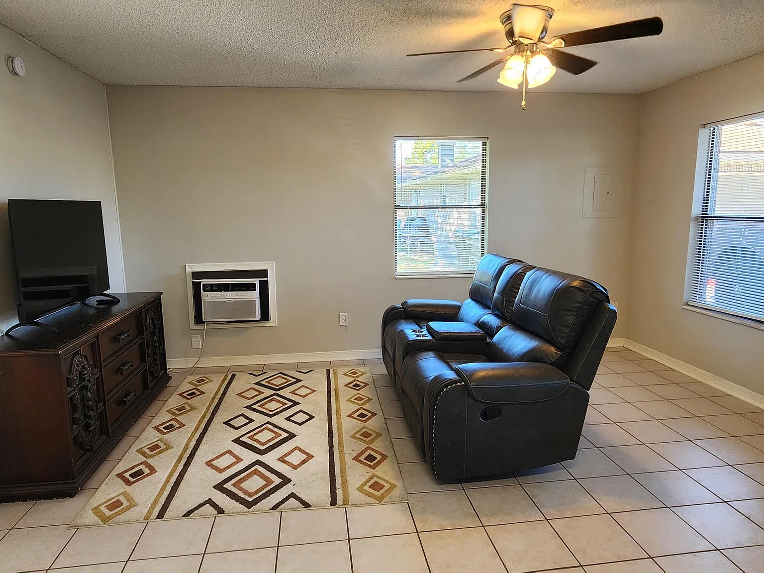 1 bed, 1.0 bath, 500 sqft, $1,400 — Photo 3
