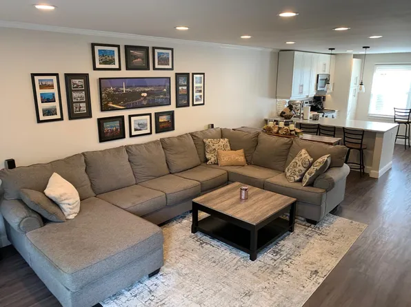 130 N Bedford St APT A, Arlington, VA 22201