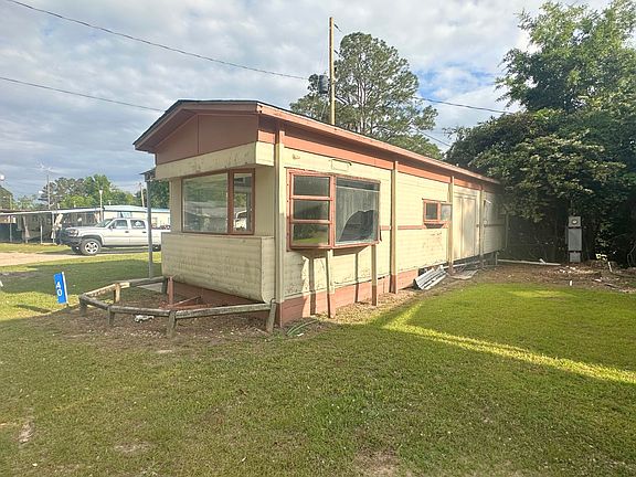 2nd image of 14 Lakeview Dr #40