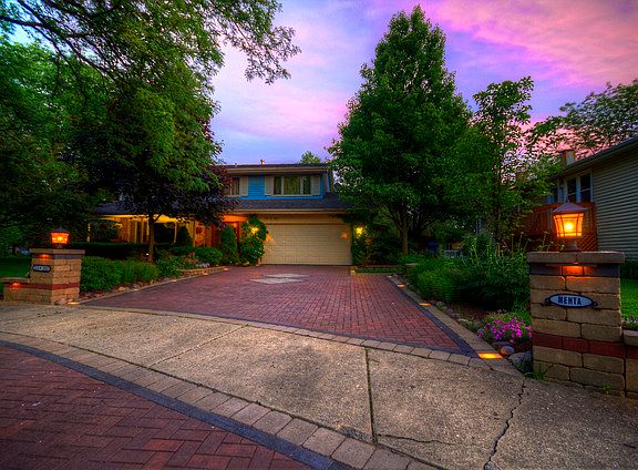 2nd image of 23W281 Creek Ct