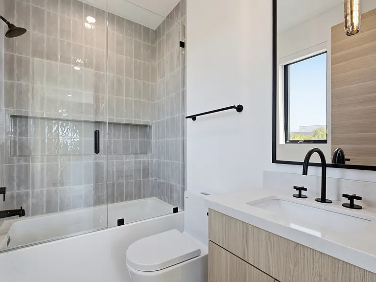 5821 Kester Ave — Photo 9