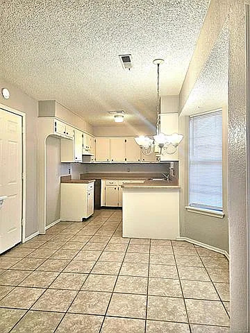 3 bed, 1.0 bath, 1013 sqft, $1,375 — Photo 3