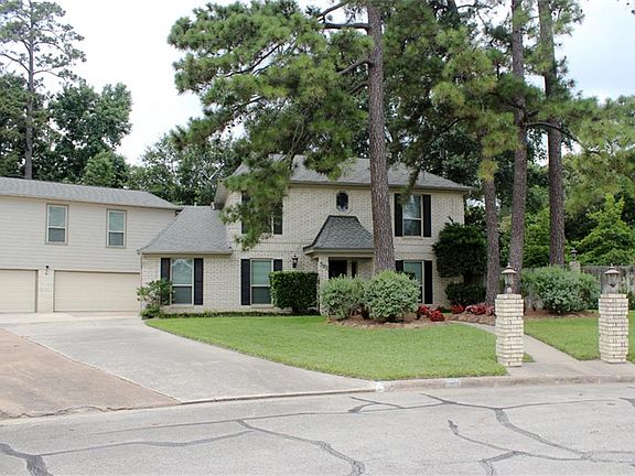 Quiet cul-de-sac lot in sought after Oak Ridge North with lush landscaping with sprinkler system.