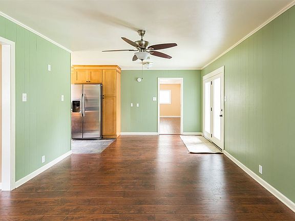 4th image of 215 Bradford Dr