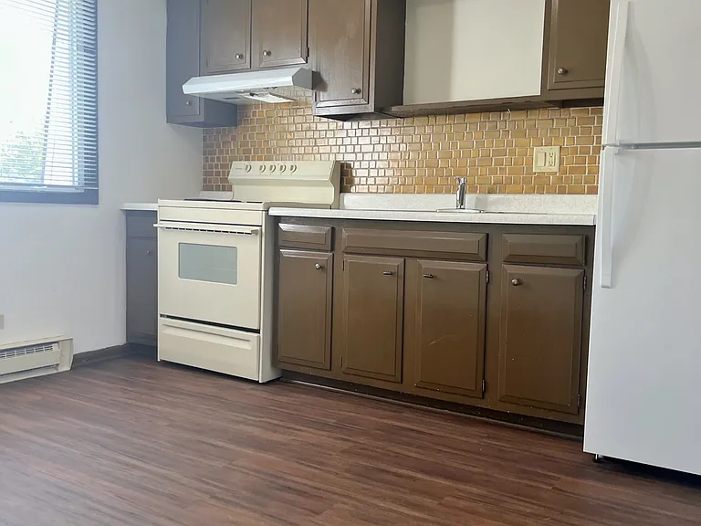1412 Willow St — Photo 2