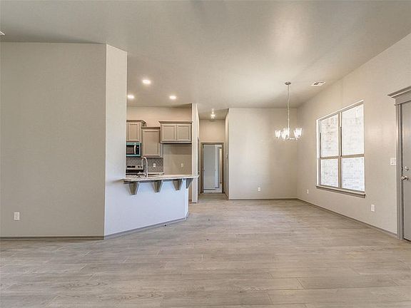 4th image of 343679 Round Rock Dr
