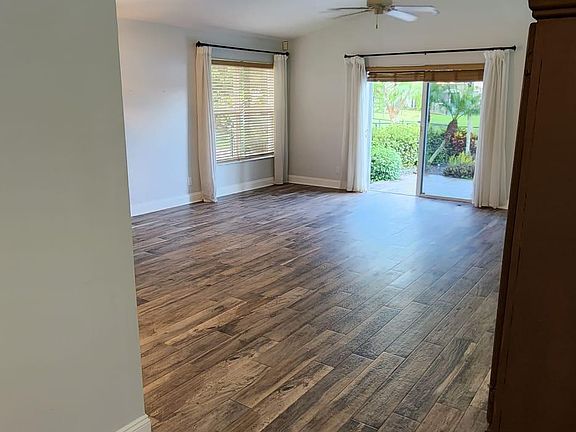 5th image of 2823 Lake Park Cir E