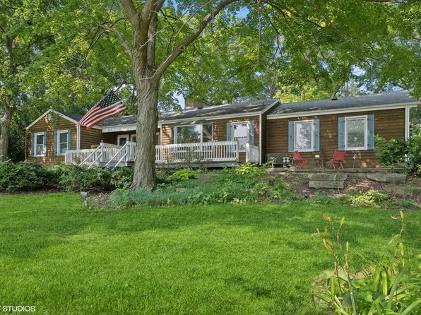 121 N Old McHenry Rd, Lake Zurich, IL 60047