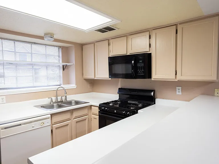 1907 Country Village Blvd #B — Photo 4