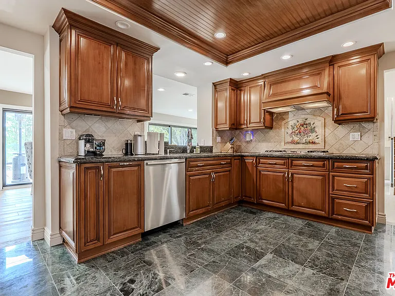 2637 Angelo Dr — Photo 24
