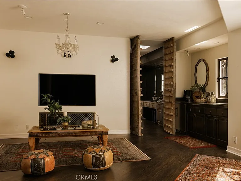 4909 Woodley Ave — Photo 26