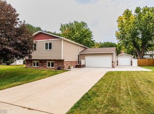 1519 30th Ave S, Fargo, ND 58103
