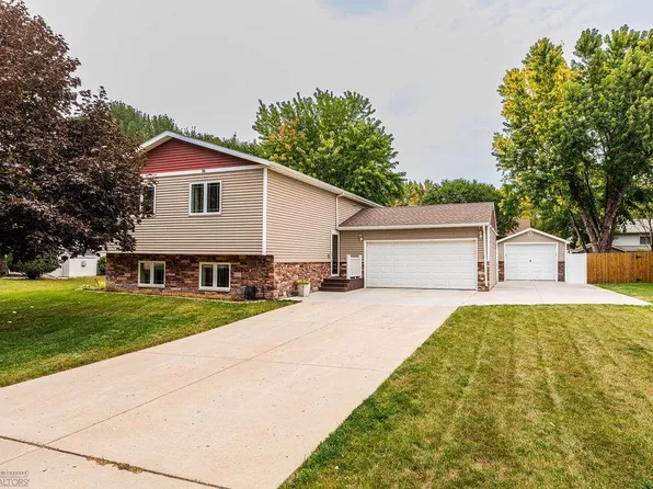 1519 30th Ave S, Fargo, ND 58103