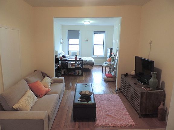 3rd image of 132 Allen St APT 4E