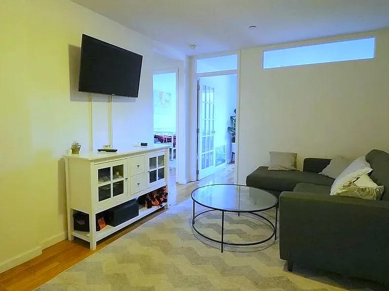 424 E 10th St #3B — Photo 3