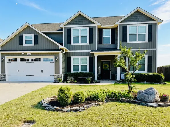 1676 Man O War Dr, Hope Mills, NC 28348