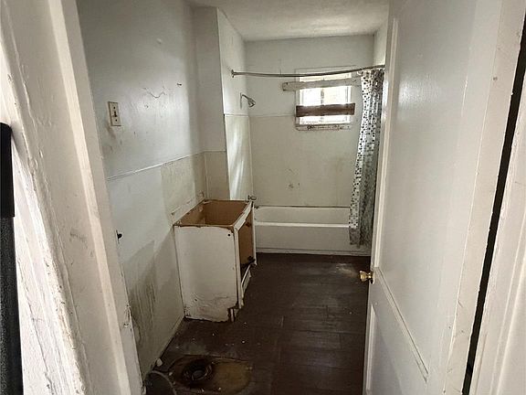 5th image of 6202 Conley St
