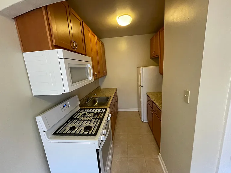 5079 Waterman Blvd — Photo 3