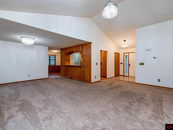 5th image of 213 Wadsworth Dr
