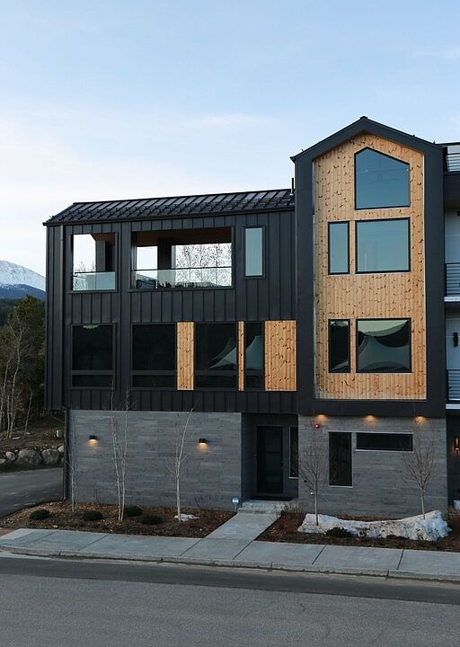 End Unit across from Rendezvous Event Center & Hideaway Park