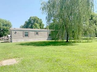 220 W Lafayette St, Geff, IL 62842