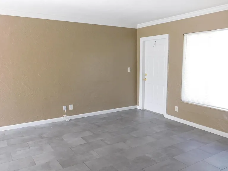 1511 SW 63rd Ave — Photo 4