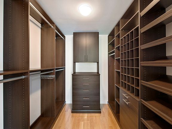 5th image of 454 W 54th St APT 3I
