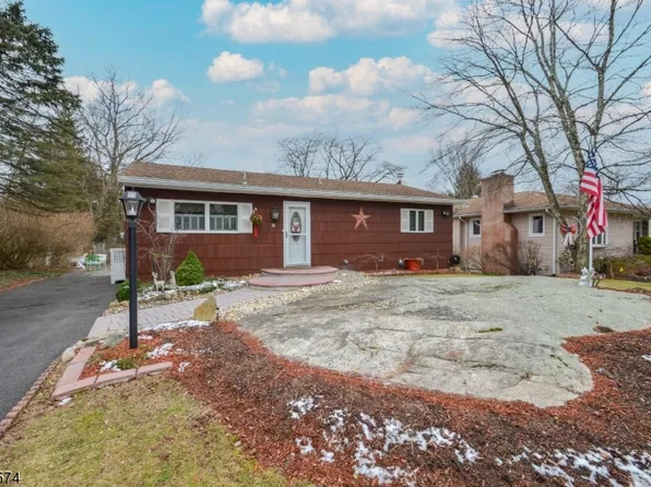 14 Venetian Dr, Jefferson Twp., NJ 07849