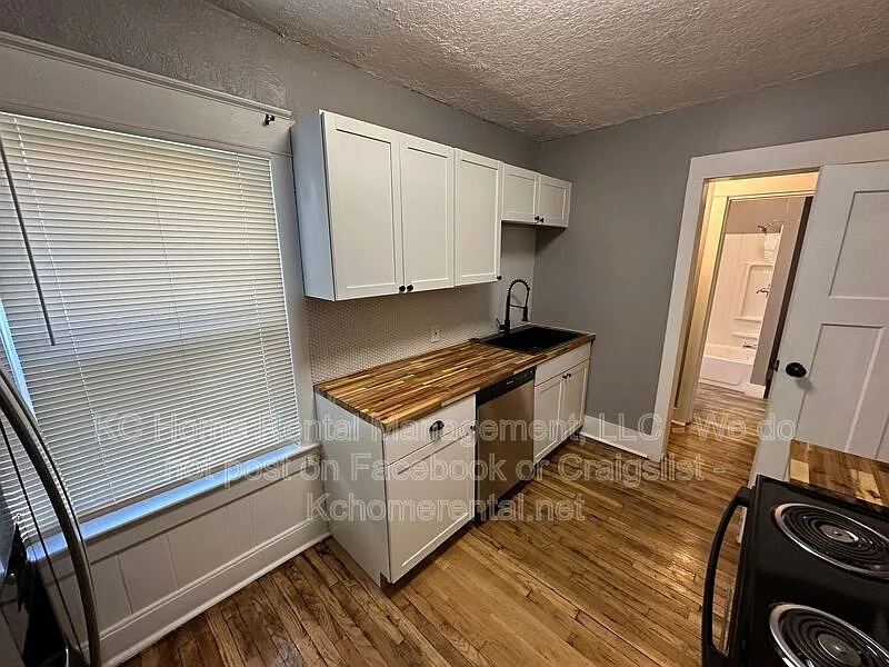 2 bed, 1.0 bath, $870 — Photo 2