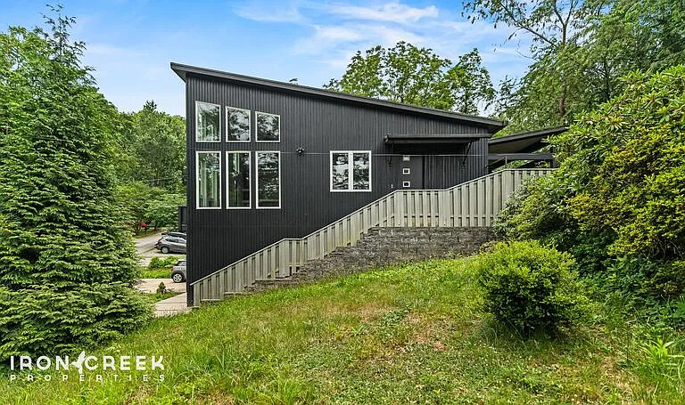 54 Branning St — Photo 2