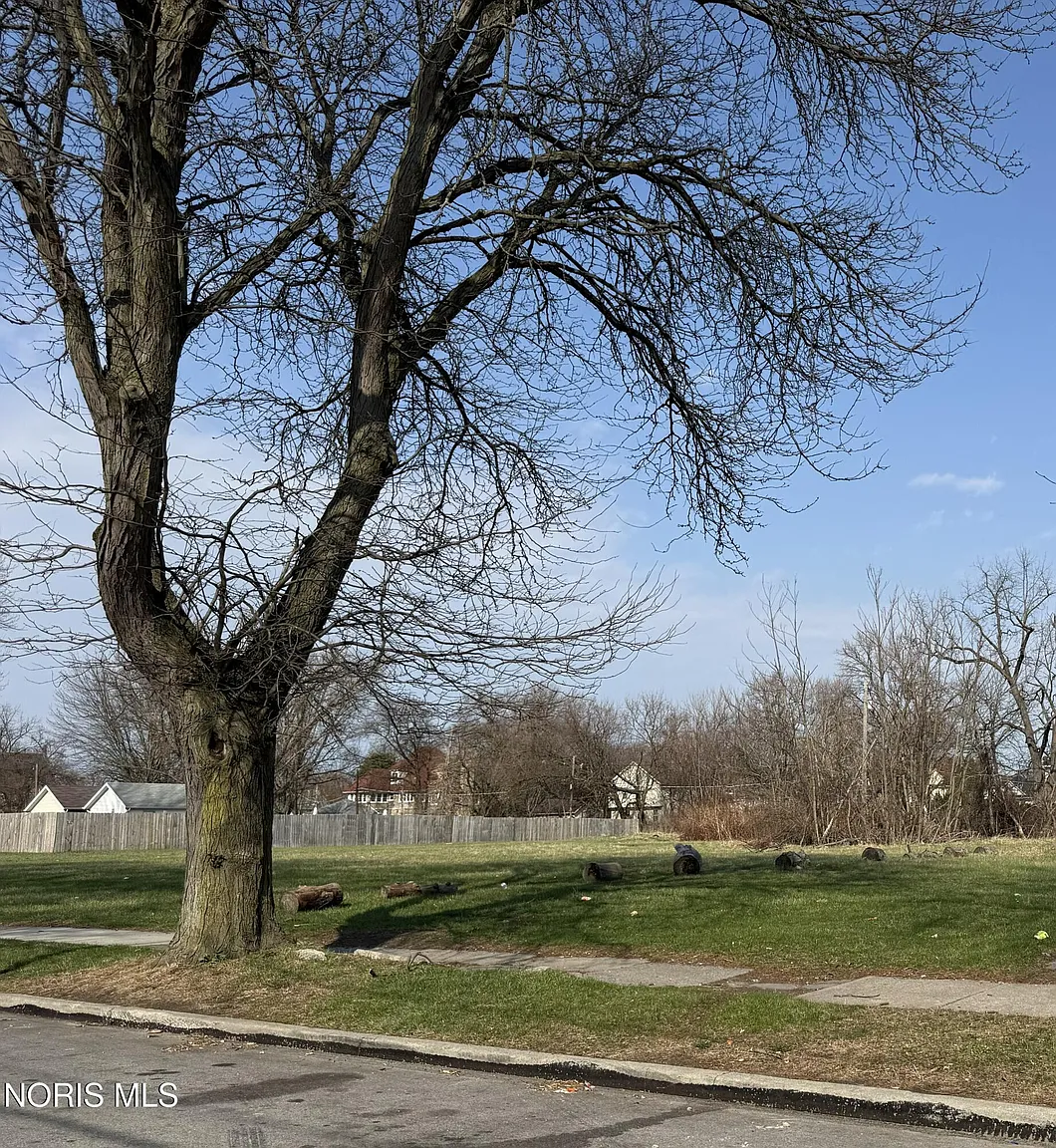 2208 Fulton St photo 1