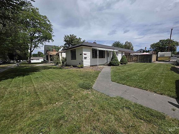 2nd image of 161 8th Ave E