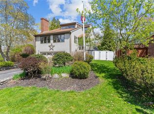 14 Wales Dr, Bristol, RI 02809