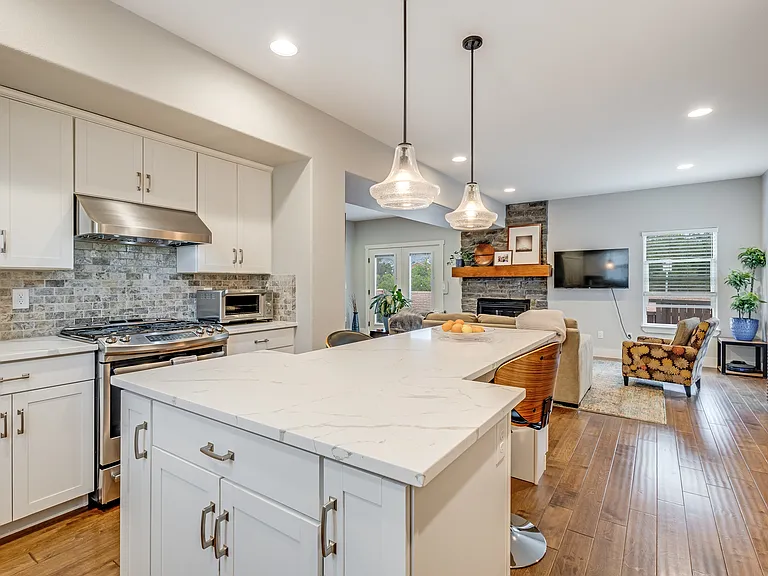 1516 Solitaire St — Photo 2