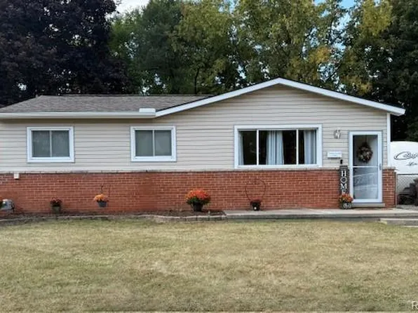 36216 Harroun Ct, Wayne, MI 48184