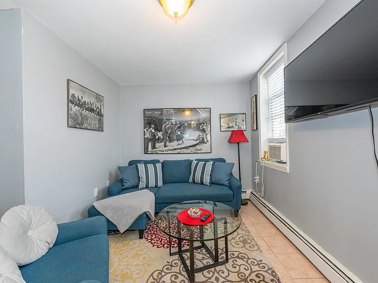 607 22nd St #2 — Photo 7