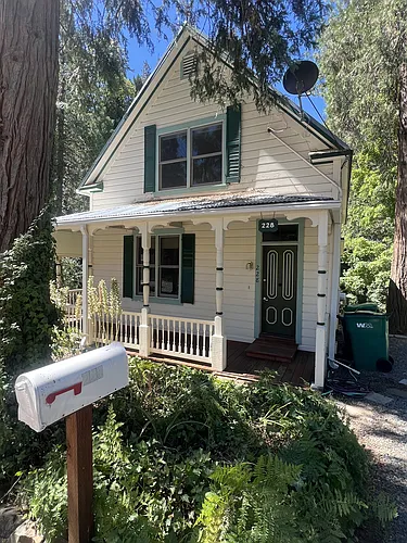 228 B St Photo 1