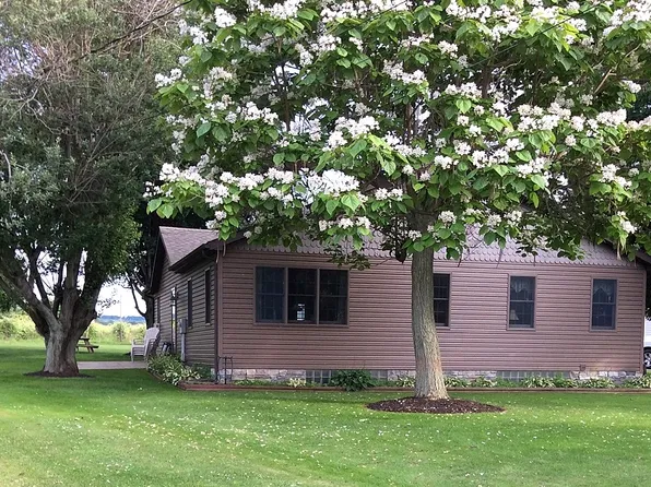 11711 E Lake Rd, North East, PA 16428
