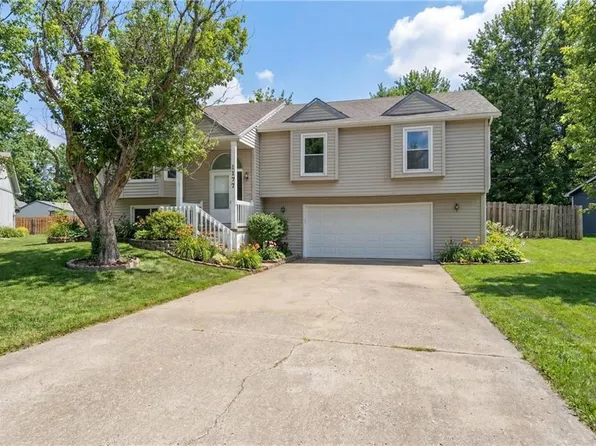 1177 Greenwood Park, Tonganoxie, KS 66086