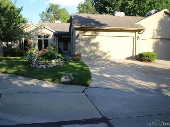 43064 W Kirkwood Dr, Clinton Township, MI 48038