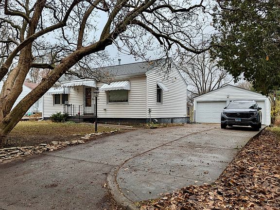 2nd image of 220 Brookwood Dr